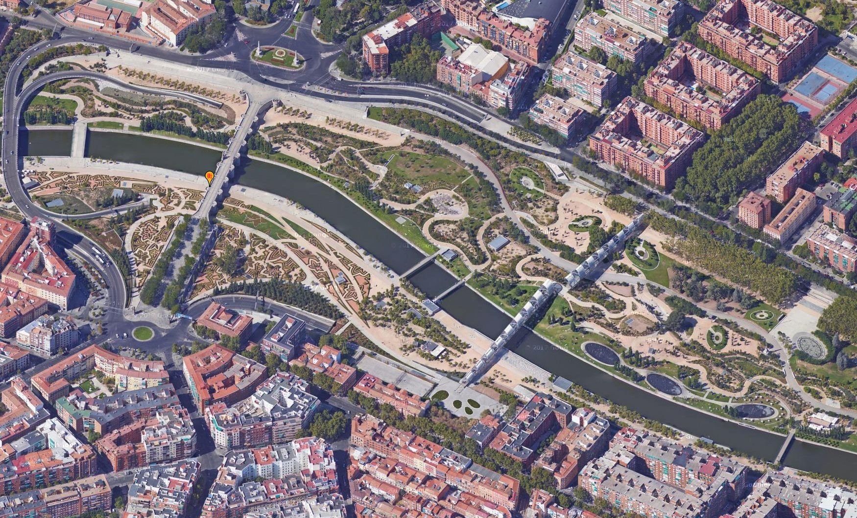 城市公园：马德里曼萨纳雷斯河岸更新景观工程